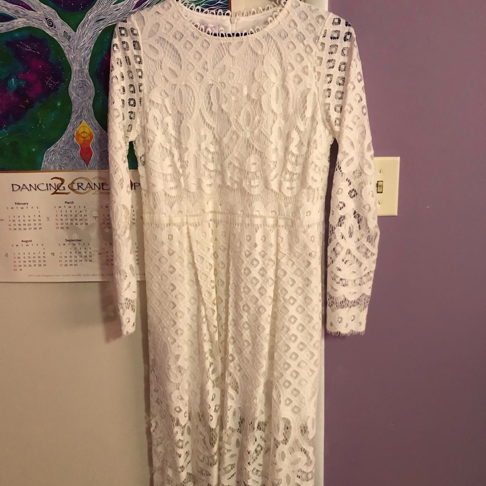 White Lace modest dress!🤍